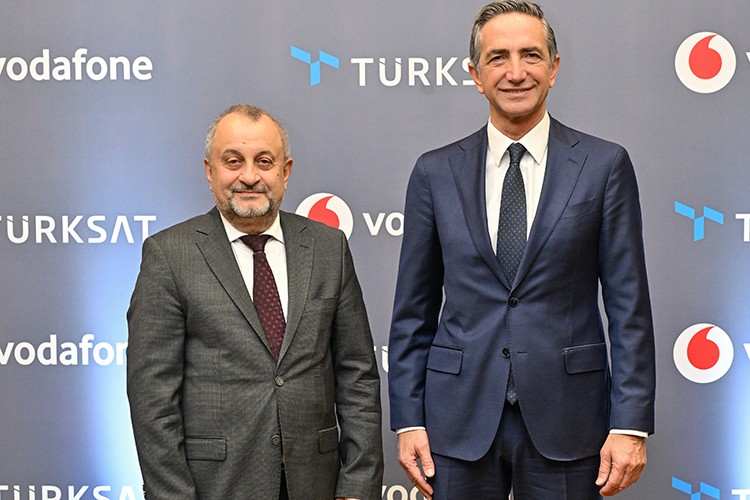 Türksat ve Vodafone'dan fiber altyapıda stratejik iş birliği