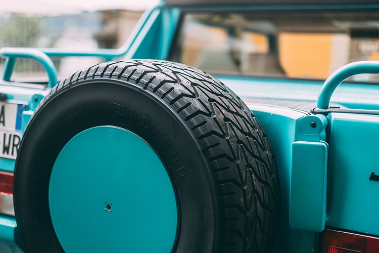 Kulaklı lastik Scorpion B geri dönüyor