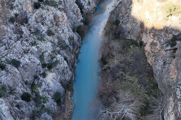 Turkuaz rengiyle bir tabiat harikası: Göksu Nehri