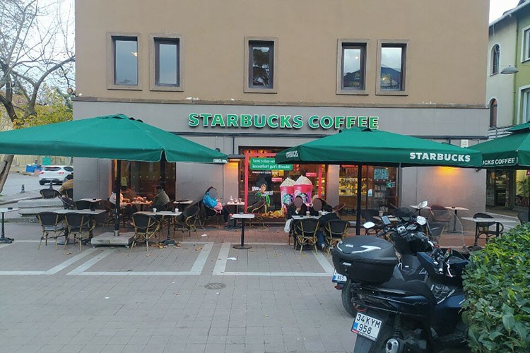 Starbucks'ın küresel satışları düştü