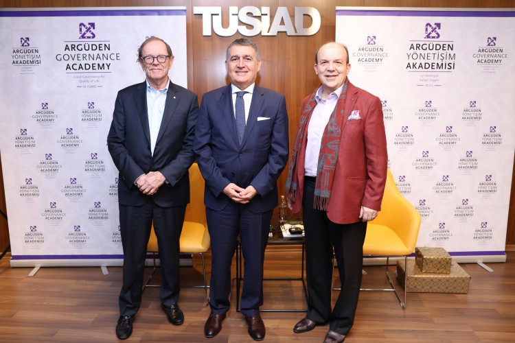 YÖNETİM KURULLARI İÇİN YAPAY ZEKÂ