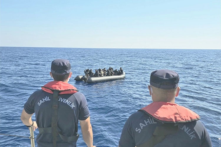 Fethiye açıklarında 103 düzensiz göçmen yakalandı