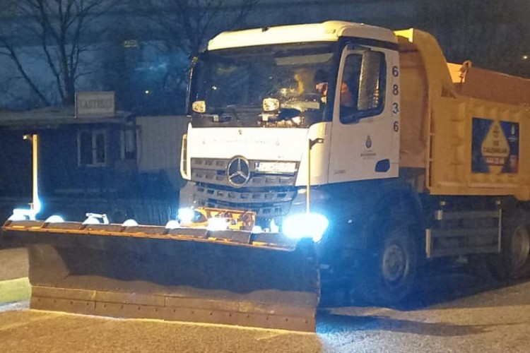 İBB ekipleri kar nöbetinde