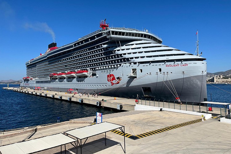 Bodrum'a"Resilient Lady" yolcu gemisiyle 1361 turist geldi