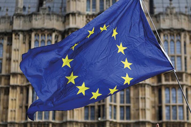 AB, büyüme ve enflasyon beklentisini yükseltti