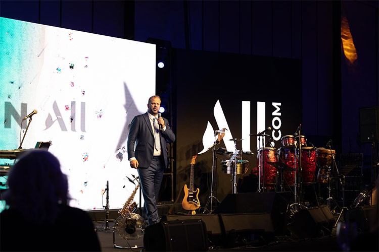 Üyeleriyle Birlikte Başarı Dolu Bir Yılı Kutladı