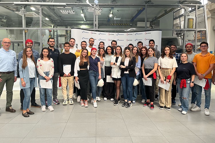 Ensia'nın yeşil yakalı gençleri