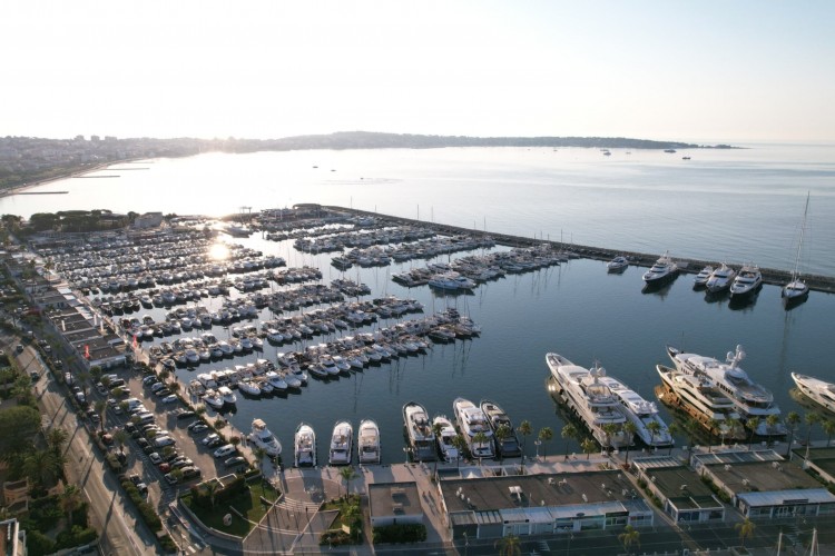 Côte d'Azur'daki Camille Rayon ihalesini kazandı