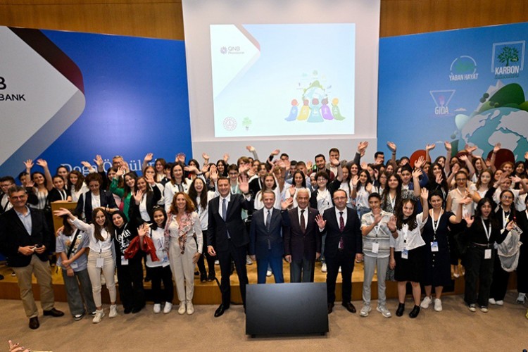 Çocuklar doğa için kolları sıvadı