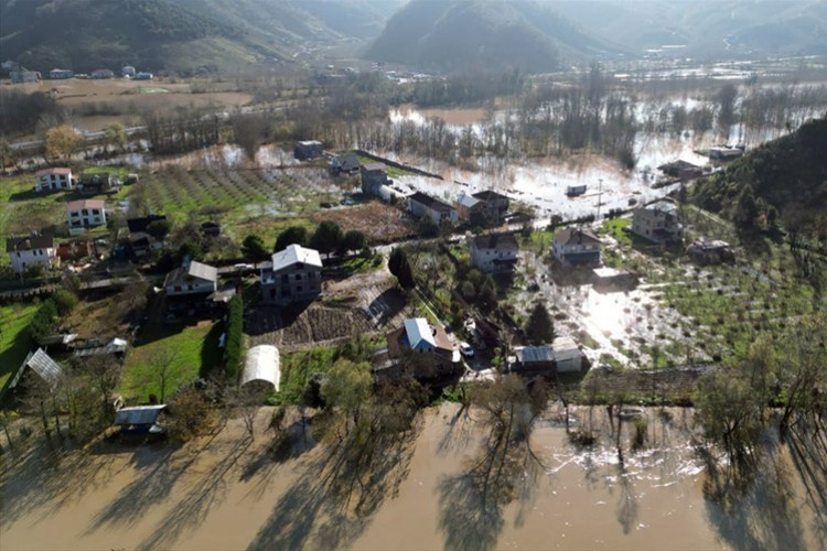 Sakarya'da sağanak taşkınlara yol açtı