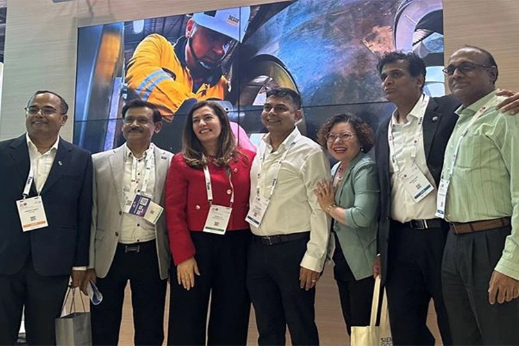 DESAN Tersanesi Singapur'da Türkiye'yi temsil etti