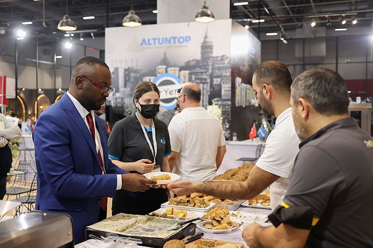 İhracat için dünyayı İstanbul'a getiriyor