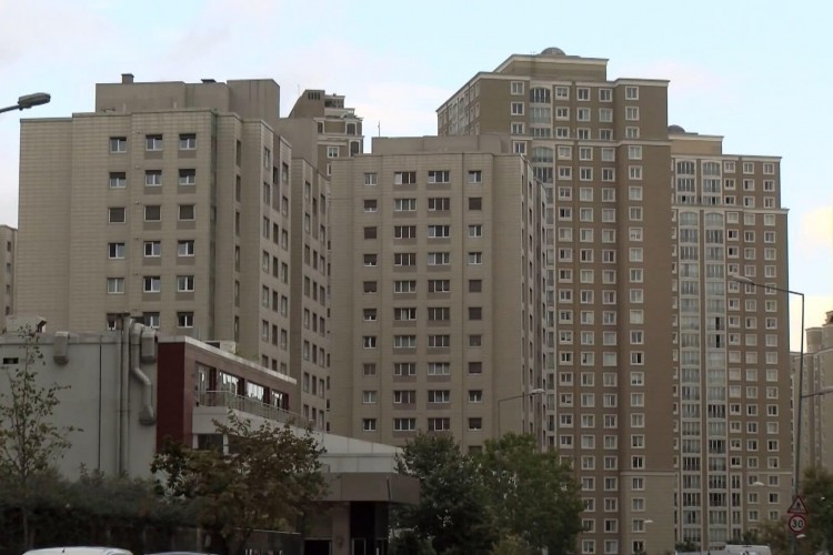 Aidat krizi evleri boşaltıyor