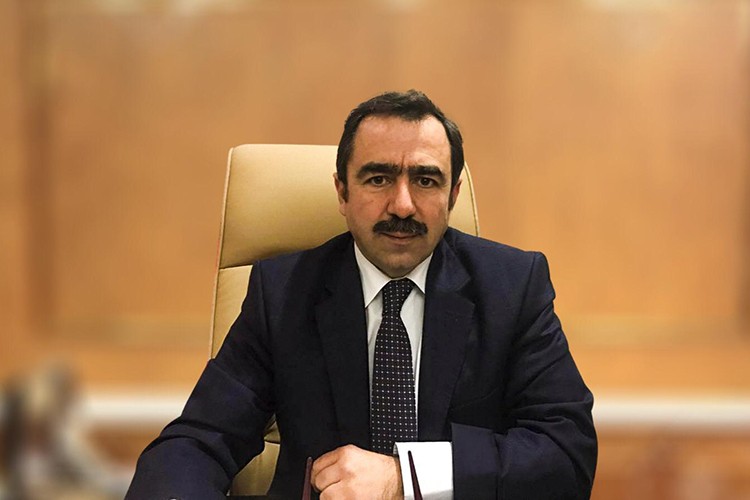 Bir kapı kapandı diğeri açıldı