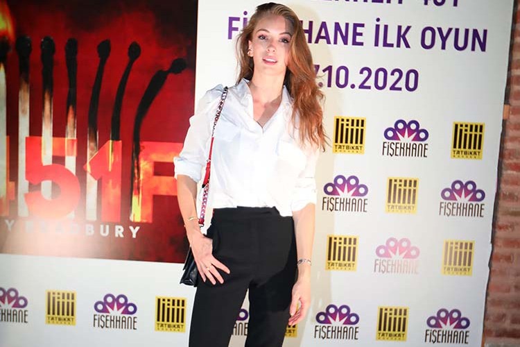 Online tiyatro prömiyeri