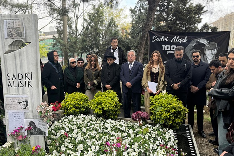 Sadri Alışık mezarı başında anıldı