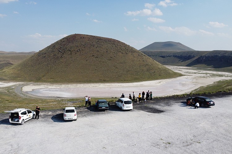 Meke Gölü kurumuş haliyle bile ziyaretçi çekiyor