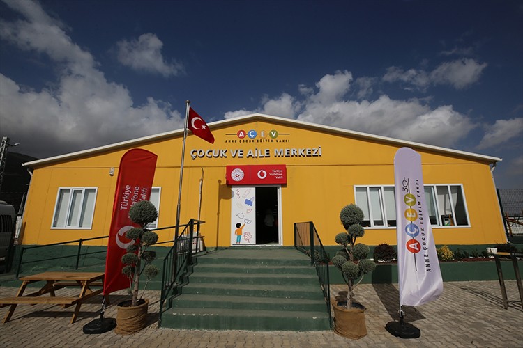 Deprem bölgesine destek sürüyor