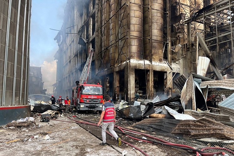 Sakarya'da makarna fabrikasında patlama meydana geldi