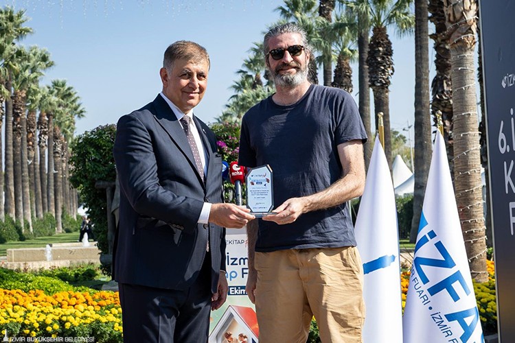 İzmir'in her köşesini kitap ve sanatla buluşturmaya kararlıyız