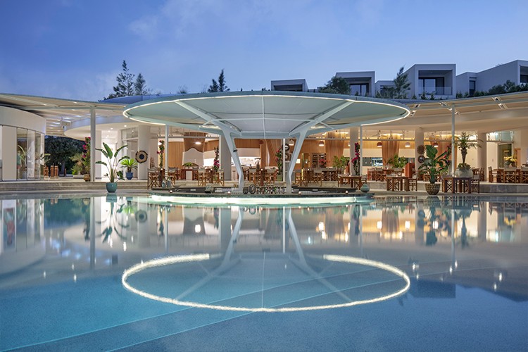 Eğlenceye ve lezzet dolu bir yaza davet ediyor