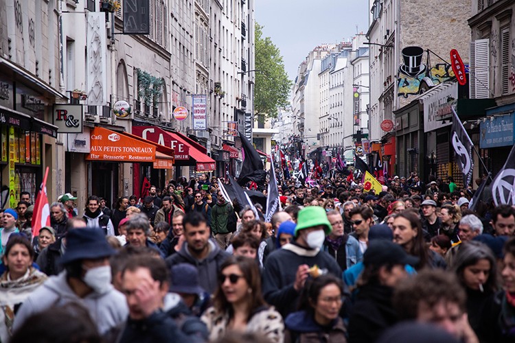 Fransa'da 1 Mayıs'ta, ülke çapında gösteriler başladı