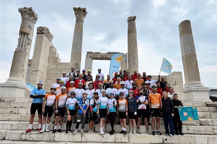 Bisiklet tutkunları, pedallarını TEGV'li çocuklara umut olmak için çevirdi