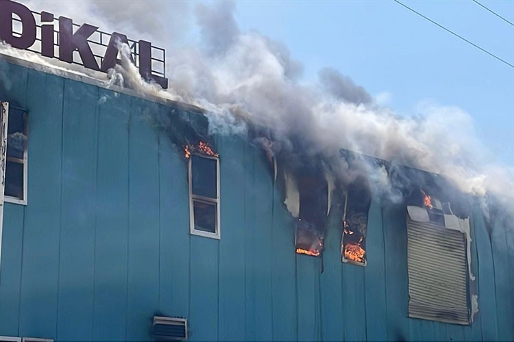 Bolu'da medikal fabrikasında çıkan yangına müdahale ediliyor