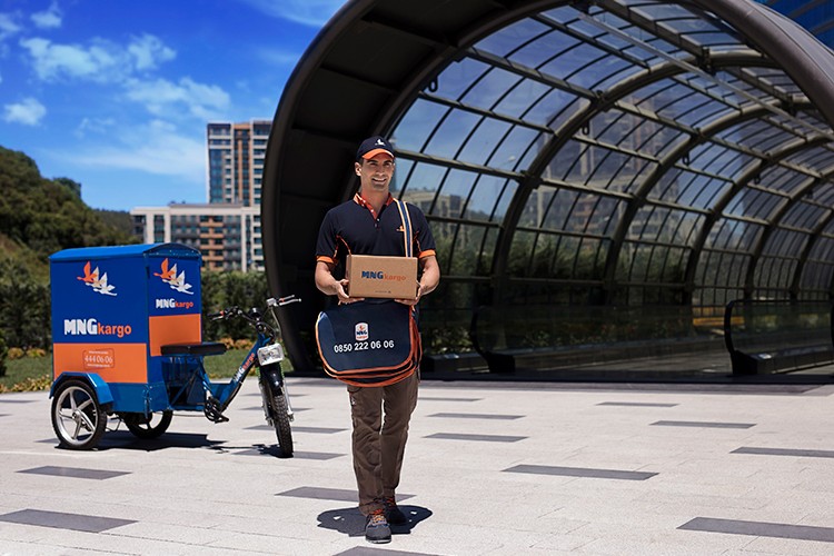 Elektrikli bisikletle kargo