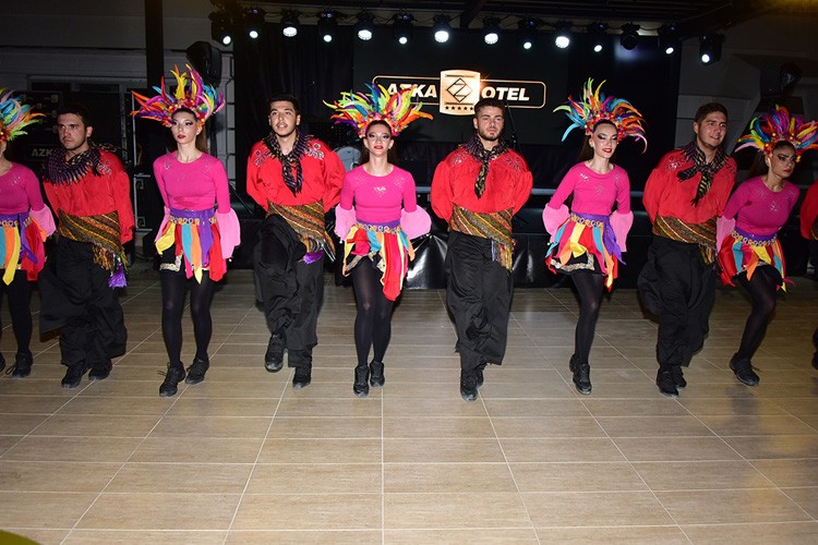 Yabancı turistler Türk gecesi ile coştu