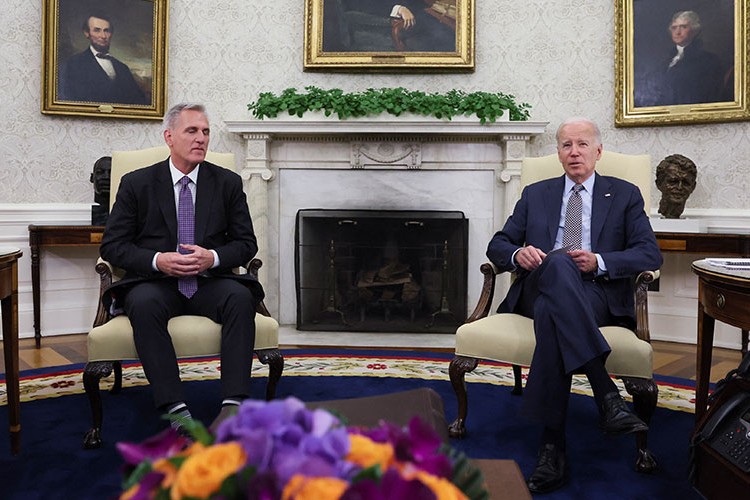 Biden ve McCarthy borç limitini görüştü