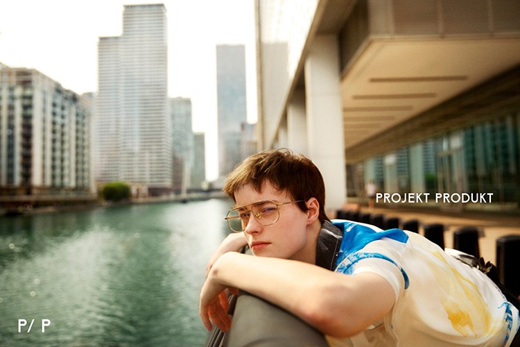 KUVARS OPTİK BÜYÜYOR