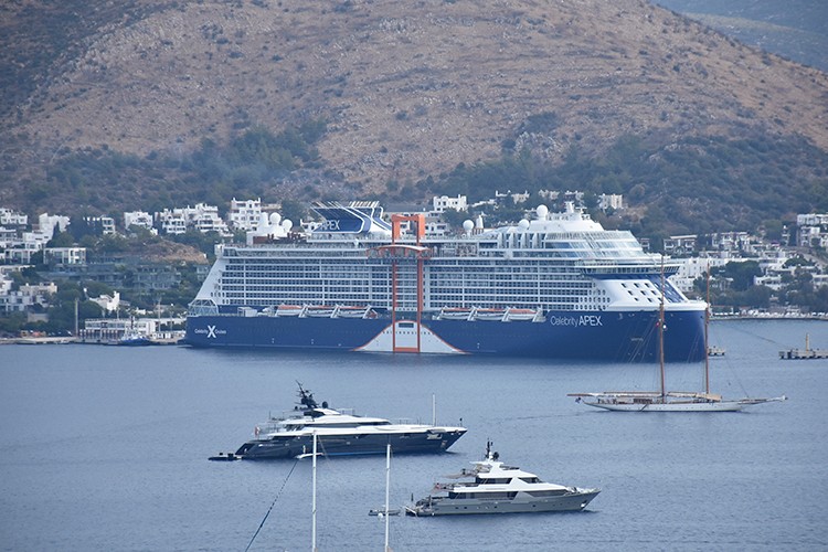 Bodrum'a "Celebrity Apex" kruvaziyeriyle 2 bin 538 yolcu geldi