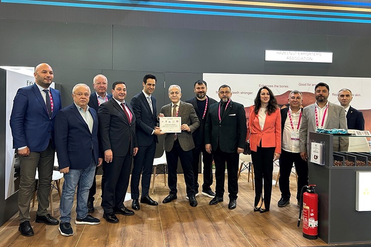 Türk fındığı Almanya'daki ISM 2023 Fuarı'nda tanıtıldı