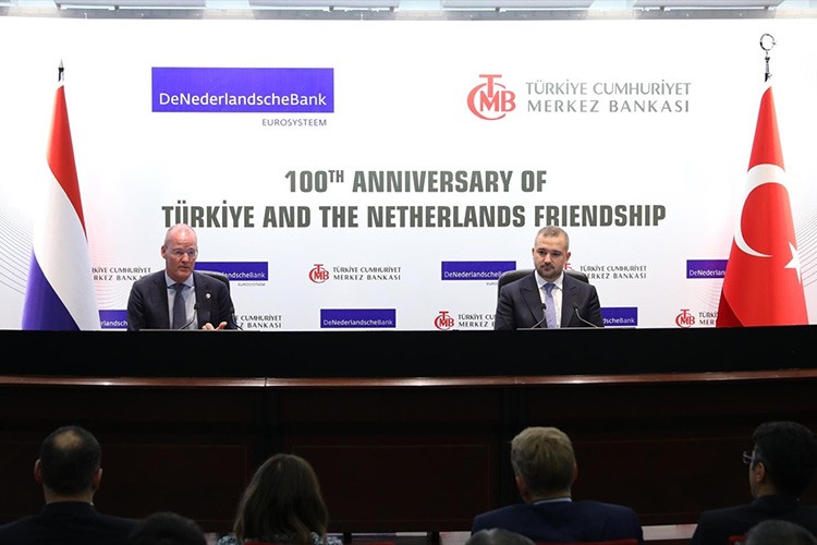 Karahan, Hollanda Merkez Bankası Başkanı Knot ile bir araya geldi