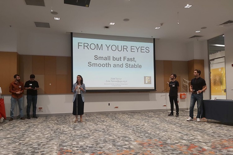 Görme engellilerin hayatı "From Your Eyes" uygulaması ile değişiyor