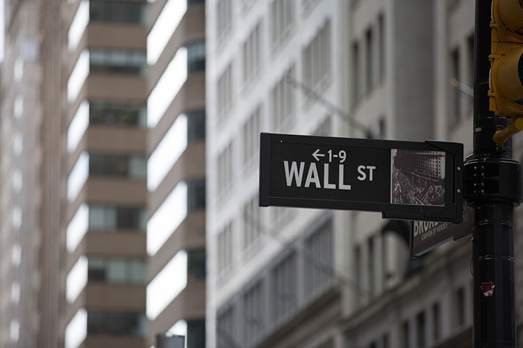 Wall Street'te sert düşüş