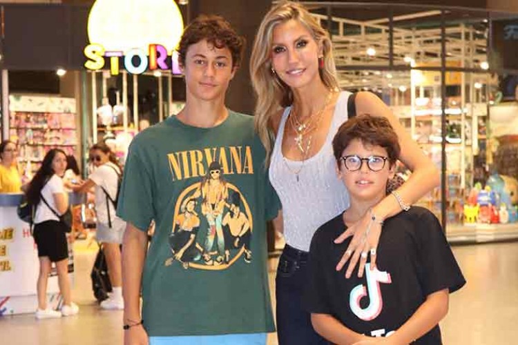 Ailece trambolin eğlencesi