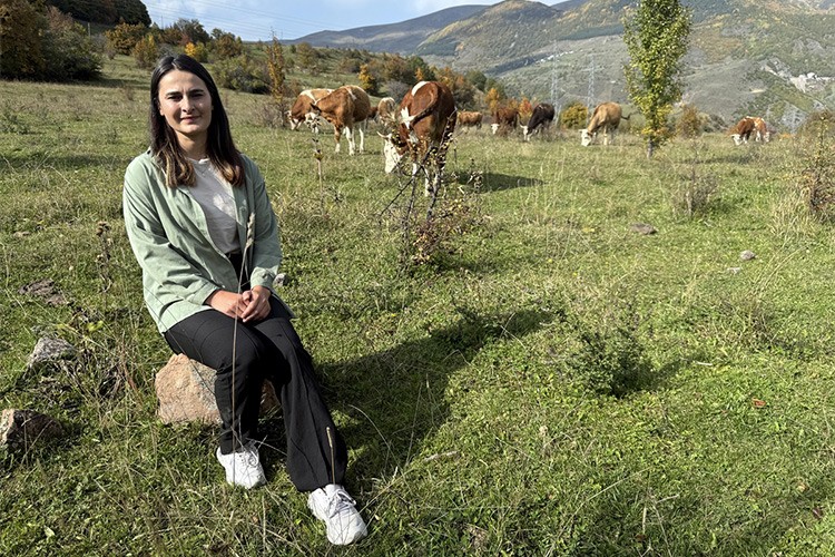 Hayvancılıkta köyüne örnek olmak istiyor