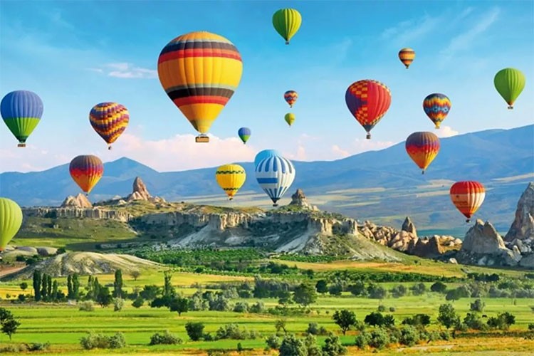 Hava balonuyla uçan turist sayısı 933 bini geçti
