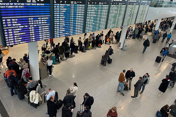 Münih Havalimanı'ndaki grevler aksamaya yol açacak
