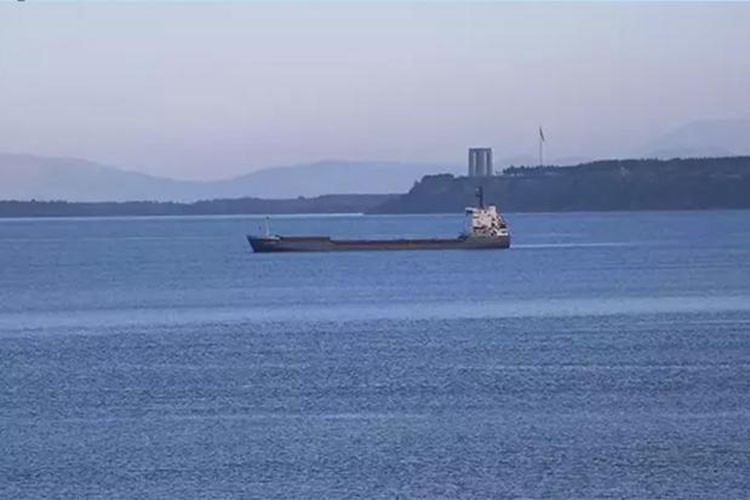 Çanakkale Boğazı çift yönlü olarak geçişlere kapatıldı