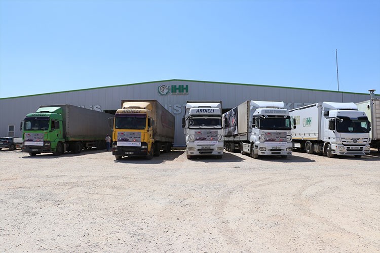 Kilis'ten Gazze'ye 80 tır yardım malzemesi yola çıktı