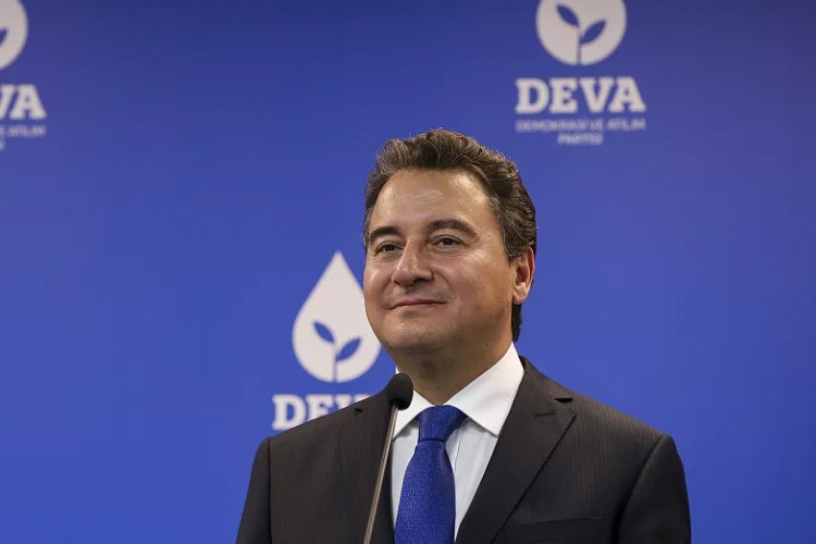 Ali Babacan: Karanlık aynı, değişen tek şey arabalar ve plaka numaraları