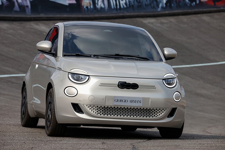 Fiat 500e Giorgio Armani koleksiyon serisi Türkiye'de
