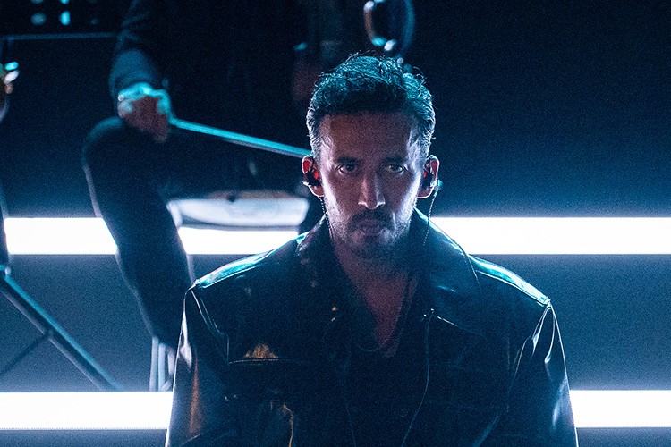 Turneye evinden başladı