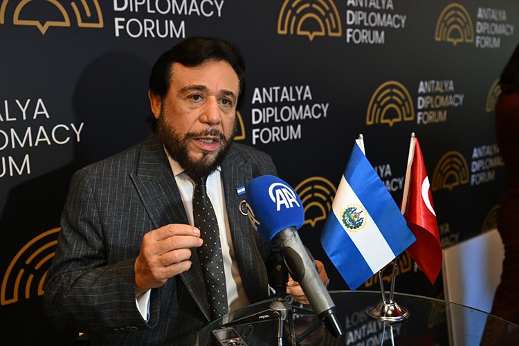 Türk özel sektörünü yatırım için El Salvador'a davet etti: