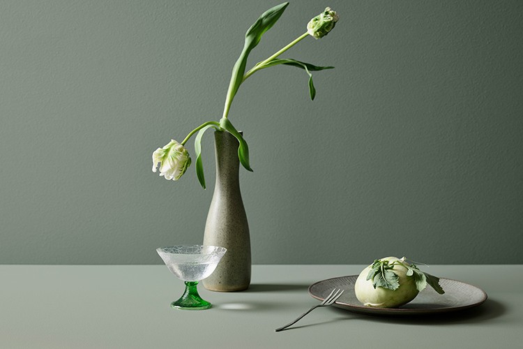 Yılbaşı Ruhunu Derin Renklerle Öne Çıkarıyor