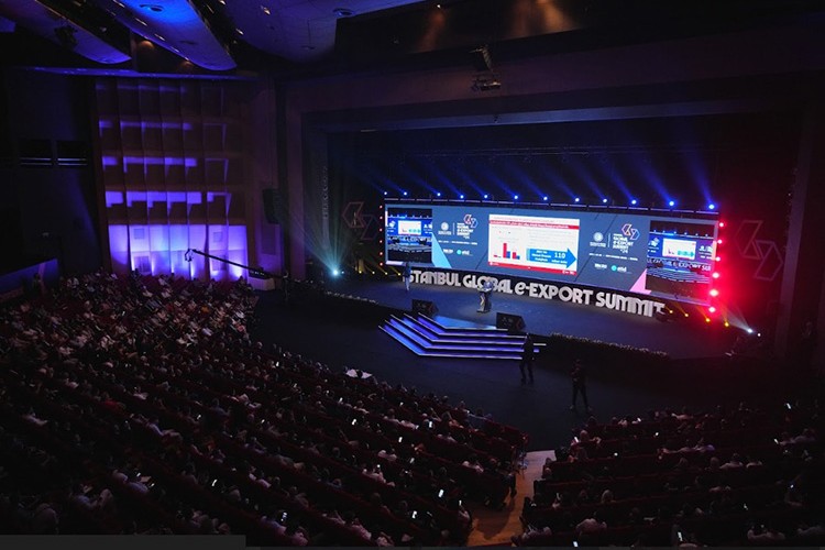 E-ihracatın kalbi İstanbul'daki zirvede atıyor