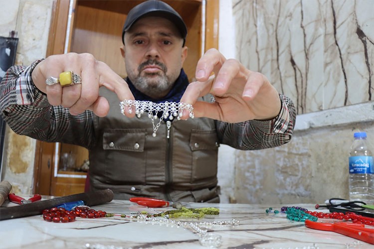 45 yıl önce başladığı telkari sanatını yaşatmaya çalışıyor